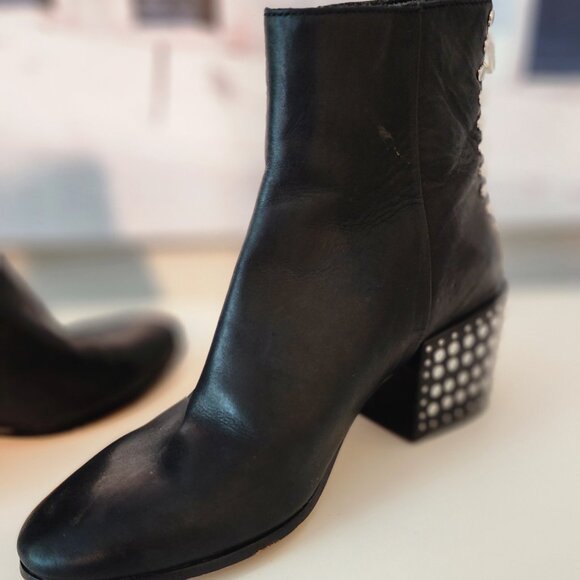 Dolce Vita STUDDED Black Ankle Boots - Women's US 6.5 - Picture 7 of 15